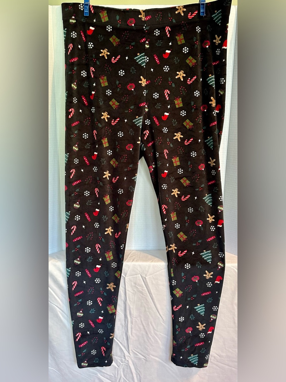 Women's Black Holiday Print Leggings - Festive Pattern